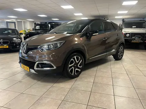 Renault Captur 1.2 TCe Helly Hansen Automaat, Lederen bekleding, Achteruitrijcamera, Climate control