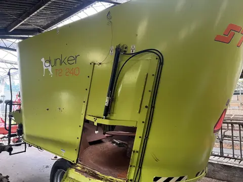 Storti voermengwagen type Dunker T2 240 bouwjaar 2019 messen vervangen (16-11-2023)