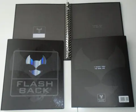 RINGBAND 23 RINGS A4 25 MM ZWART FLASH BACK 2 stuks Nieuw