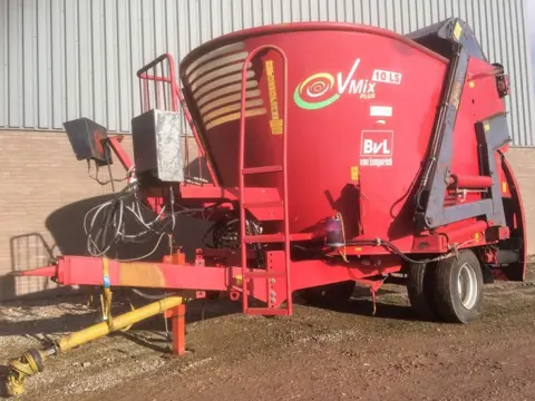 Zelfladende verticale voermengwagen BvL V MIX Plus 10 LS