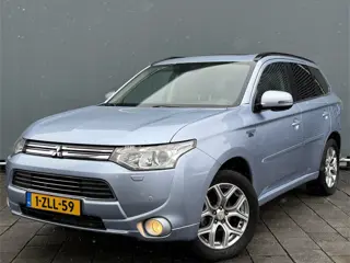 Mitsubishi Outlander BWJ 2015 | 2.0 PHEV 203PK instyle+ | TREKHAAK | SCHUIFDAK | LEER | CAMERA A | P