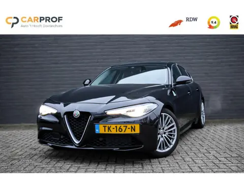 Alfa Romeo Giulia 2.0T Super / VELOCE INT. / XENON / NAVI / TREKH.