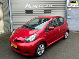 Toyota Aygo 1.0-12V Aspiration Red Eerste eigenaar / Airco / Carplay / Half leder