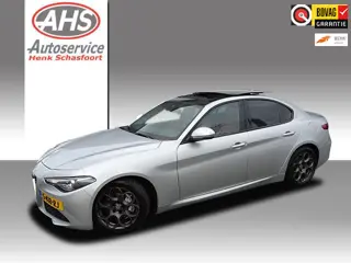 Alfa Romeo GIULIA 2.0T Super, panoramadak, rood leder