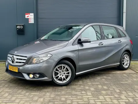 Mercedes-Benz B-klasse 200 Ambition AUTOMAAT TREKHAAK CLIMA CRUISE DODEHOEK NAVI PDC VOOR EN ACHTER 