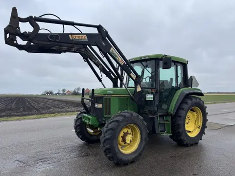 John Deere 6100 met voorlader