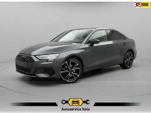 Audi A3 Limousine 30 TFSI Automaat * Carplay * Optiek Zwart * Parkeersensoren *