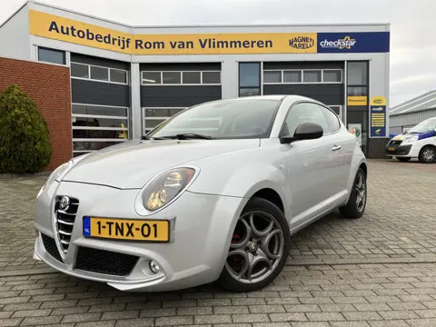 Alfa Romeo MiTo 0.9 TwinAir Esclusivo | Nieuwe distributieketting | Zwart lederen bekleding |
