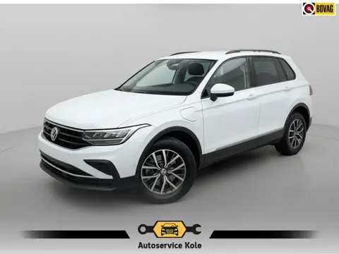 Volkswagen Tiguan 1.4 TSI eHybrid Life * Navigatie * Stoelverwarming * Virtual Cockpit * Adaptieve C