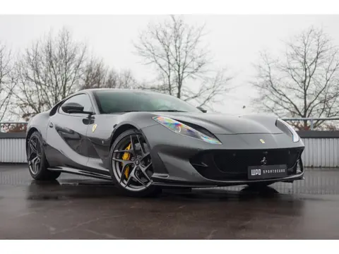 Ferrari 812 6.5 V12 Superfast HELE