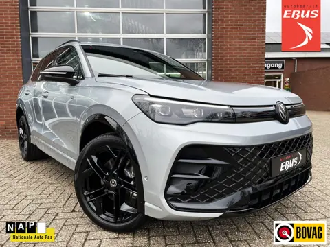 Volkswagen Tiguan 1.5 eHybrid R-Line Edition HUD / Pano / Winterpakket