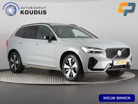 Volvo XC60 2.0 T6 Plug-in hybrid AWD Plus Dark (Pano / 360 Cam / H&K / Winterpakket)