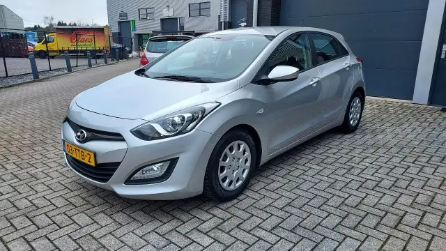 HYUNDAI I30 1.6i 16V  met Nieuwe APK / Grote Beurt / Nieuwe Koppeling 