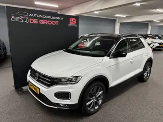 Volkswagen T-Roc 1.5 TSI Sport Business R met Panoramadak, Navigatie, Parkeersensoren voor en achter