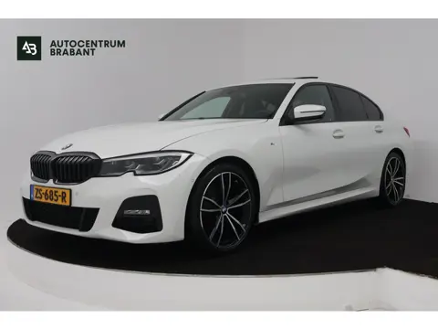 BMW 3-serie 320i High Executive Edition (PANORAMADAK, CAMERA, SFEERVERLICHTING, STOELVERWARMING, DIG