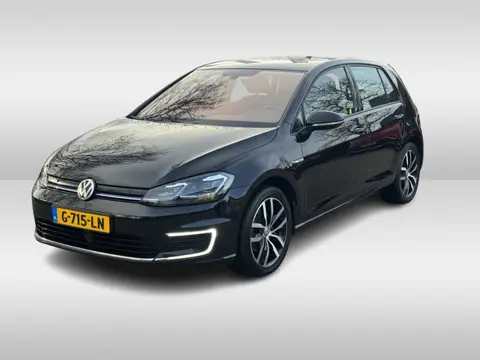Volkswagen e-Golf e-Golf / SoH 93% / Camera / Virtual Cockpit / CarPlay / Keyless / Navigatie / 17''