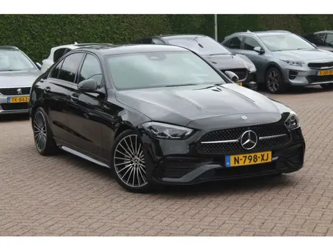 Mercedes-Benz C-Klasse 180 AMG Line / Camera / Leder&Alcantara / 18'' / Navigatie / DAB / Dodehoek /