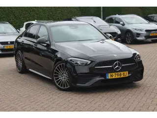 Mercedes-Benz C-Klasse 180 AMG Line / Camera / Leder&Alcantara / 18'' / Navigatie / DAB / Dodehoek /