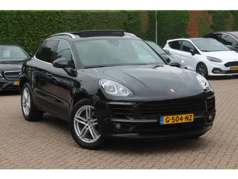 Porsche Macan 2.0 / Trekhaak / Panoramadak / Leder / Parkeerhulp V+A / Stoelverwarming / DAB / Cruis