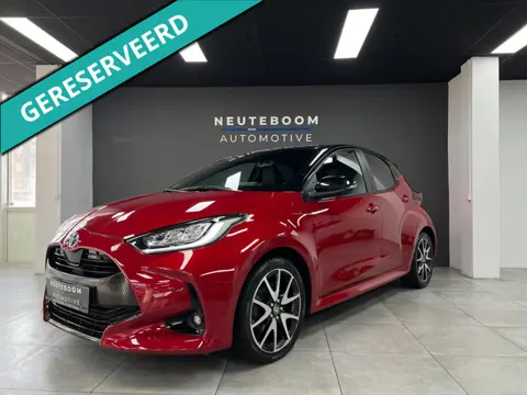 Toyota Yaris 1.5 Hybrid Bi-Tone| Head-up | PDC | Cam| Cruise