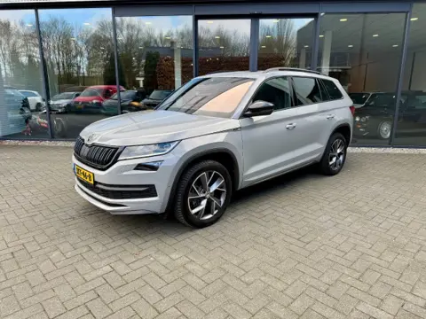 SKODA KODIAQ 1.5 TSI SportLine 7-pers,Pano,Leer/Alcant,LED,Memory,Trekhk,Stoelverw,BLIS,