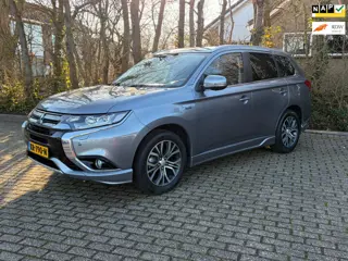 Mitsubishi Outlander 2.0 PHEV Instyle , luxe uitvoering !