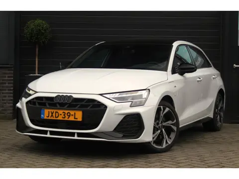 Audi A3 Sportback 45 TFSI e S edition Competition 4 jaar fabrieksgarantie | Panorama Dak | 3x S-line