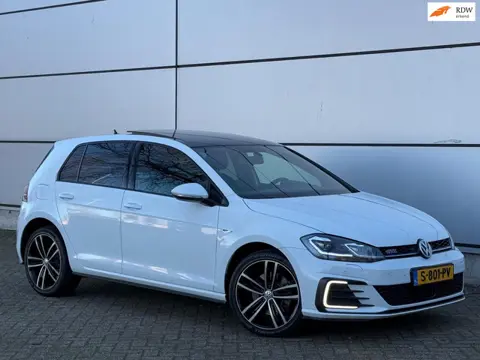 Volkswagen Golf 1.4 TSI PHEV GTE 2e Eignr |DSG |Pano |LED |Stoelverw |Sfeer |Front Assist |Trekhaak 
