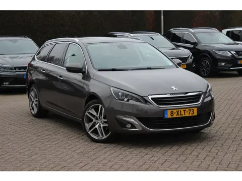 Peugeot 308 SW 1.2 e-THP Allure / Panoramadak / Navigatie / Parkeerhulp achter / 18'' / Leder&Alcant