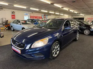 Volvo V60 1.6 DRIVe R-Design ocean drive. Lederen, trekhaak, Led en veel meer!