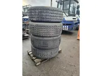 Bridgestone 385/65 R 22.5 ON RIM FOR DRUM BRAKES.