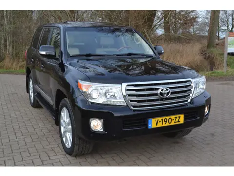Toyota Land Cruiser 200 V8 4.5 V8 D-4D Executive Window van
