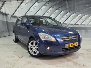 Kia Cee'd 1.6 X-ecutive clima half leer
