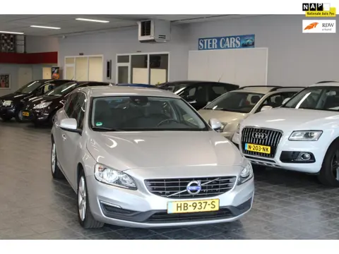 Volvo V60 2.0 T3 Momentum, Nieuwe distributieriem, NAP, APK