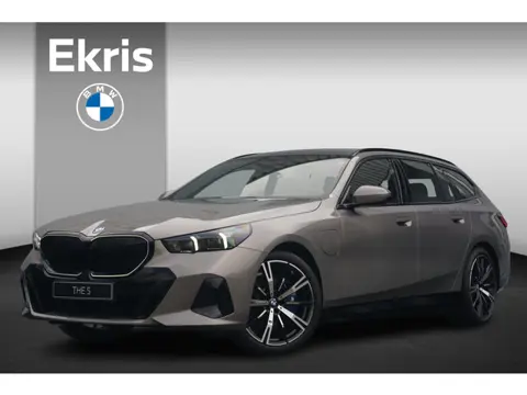 BMW 5 serie Touring 550e xDrive M Sportpakket Pro | Panoramadak | Bowers & Wilkins | Trekhaak | Comf
