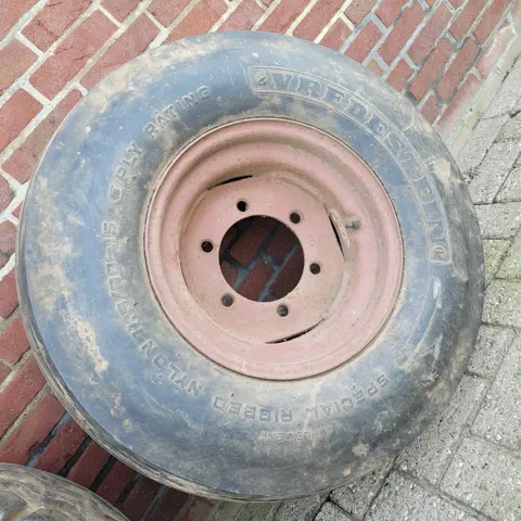 Landbouwvelgen met band (2 stuks)