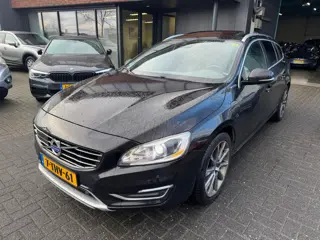 Volvo V60 2.4 D6 AWD ACC BLIS SCHUIFDAK LEDER XENON TREKHAAK ORIG NL NAP