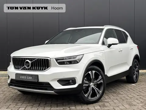 Volvo XC40 1.5 T5 Recharge R-Design / rood Leder / 360 camera / Pan. dak / Trekhaak / Allseason / El