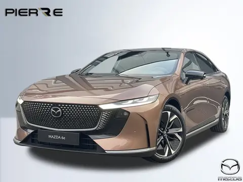 Mazda 6e NU VOOR € 299,- PER MAAND! *TAKUMI 68.8 kWh BEIGE LEDER | 360 CAMERA | PANORAMADAK | TREKGE