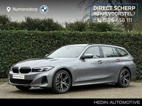 BMW 3 Serie Touring 320e | Leder | Camera | Sportstoel. | PDC voor + achter