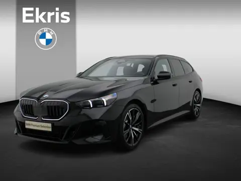 BMW 5 serie Touring 520i M Sportpakket Pro | Iconic Glow | Panoramadak | Trekhaak | Travel Pack | In
