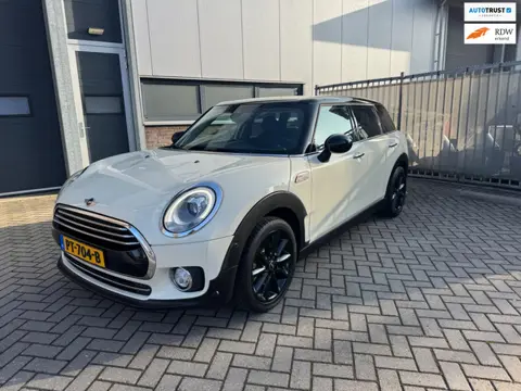 Mini Mini Clubman 1.5 Cooper Chili Serious Business, LED, Trekhaak, Navi, Stoelverwarming etc.