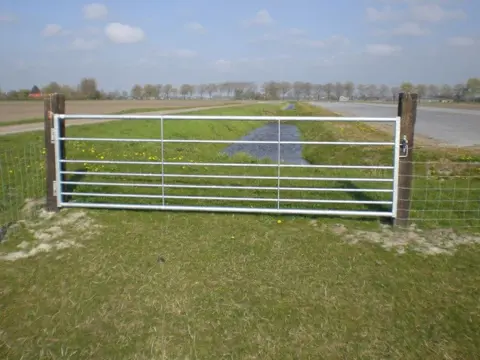 Landhek Veno voor Schapen, Weidepoort