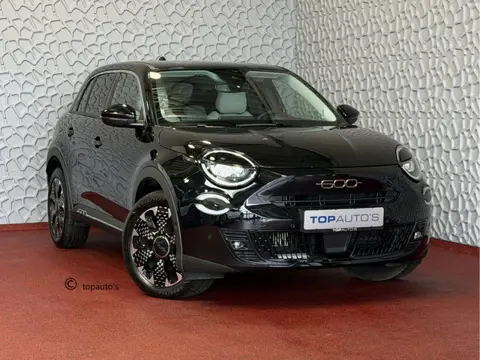 Fiat 600 1.2 Hybrid • La Prima • Leer • Massage • Elek. Stoelen • Camera • CarPlay • ACC • Stoelverw