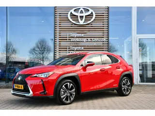 Lexus UX 250h Preference Line Automaat 184pk | Trekhaak | Dodehoekdetectie | Parkeersensoren | Apple
