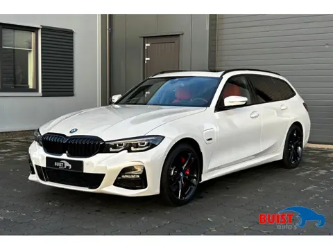 BMW 3 Serie Touring 330e 293pk M-Sport INDIVIDUAL LEER PANO 19" KEYLESS 20424KM!