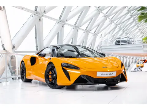 McLaren Artura 3.0 V6 Plug-in | 700pk | CF Wing | Louvres | CF Interior | Nw pr € 325.650,- |