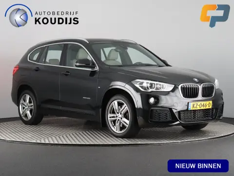 BMW X1 sDrive20i Centennial High Executive M-Sport (NL-Auto / Afn. trekhaak nieuw! / Head Up / Navi)