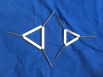 2 Pijpstelen draaddriehoekjes(laboratorium)