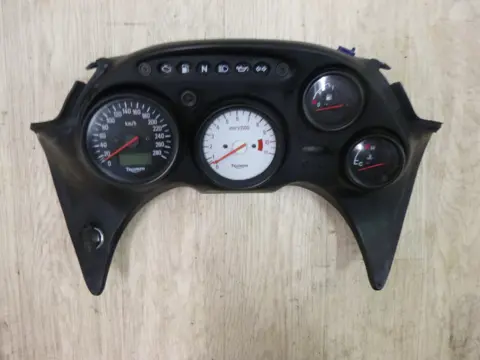 TELLERSET Triumph Sprint ST 955 1999 - 2005